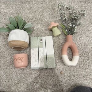 Hobby Lobby Green and Pink Decorative Set